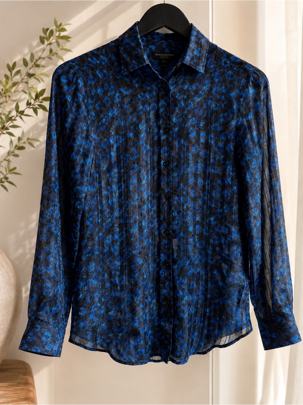 Banana Republic Dillon Shirt – Blue Leopard Print (XS Petite) - Picture 2 of 14